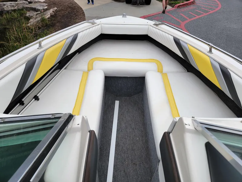 Slide: The Image of 1990 Sea Ray 200 BR boat interior with yellow and black accents, featuring cushioned seating. - 5