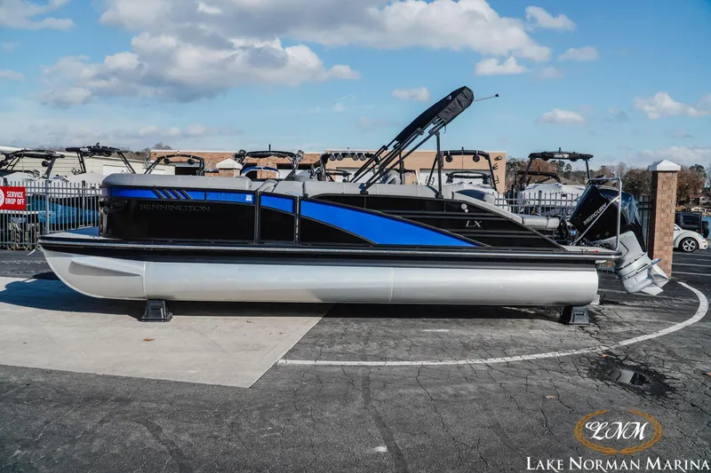 The Image of Bennington 24LXSSB 2024 - 1