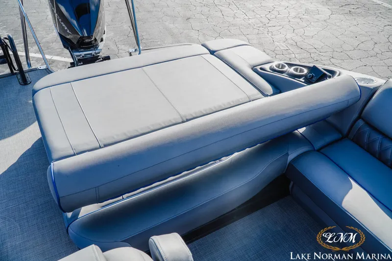 Slide: The Image of Bennington 24LXSSB 2024 - 14