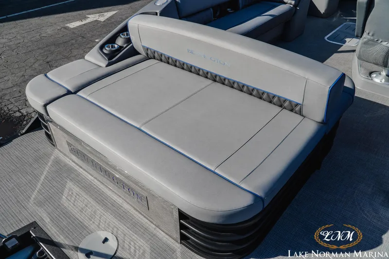 Slide: The Image of Bennington 24LXSSB 2024 - 5