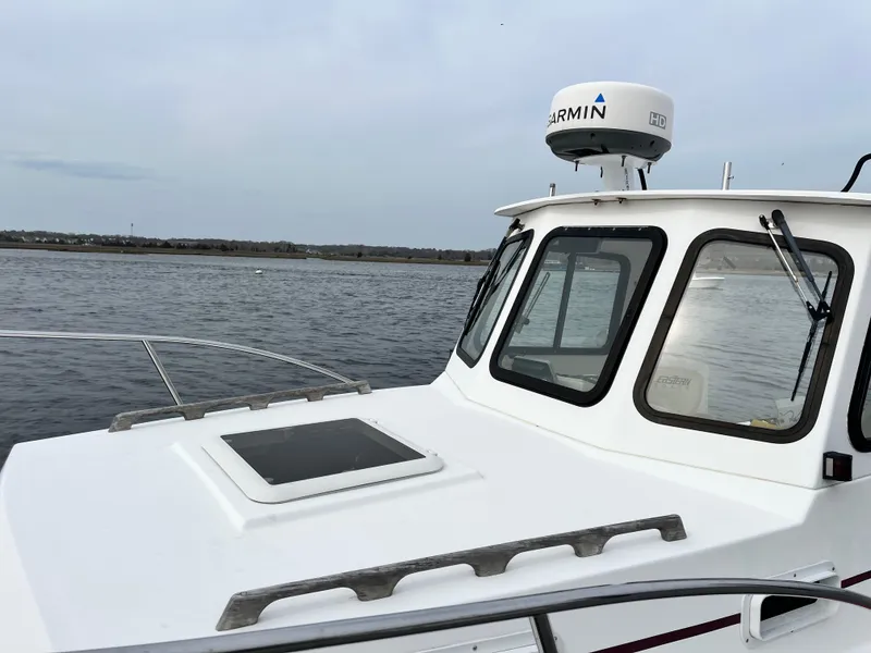 Slide: The Image of 2007 Eastern 27 boat with Garmin radar on calm water. - 6