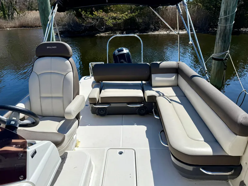 Slide: The Image of Bayliner Element XR7 2019 - 10