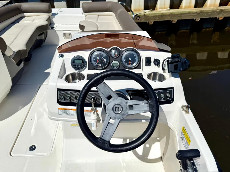 Slide: The Image of Bayliner Element XR7 2019 - 12