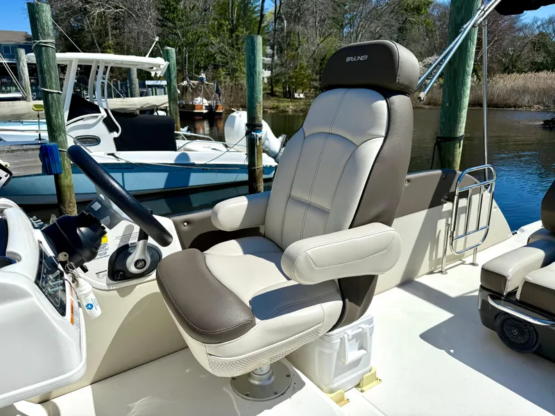 Slide: The Image of Bayliner Element XR7 2019 - 13