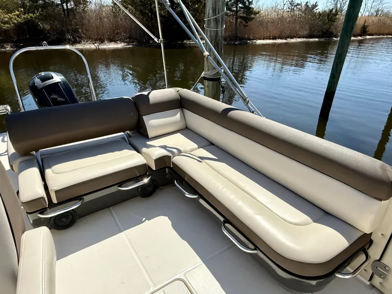 Slide: The Image of Bayliner Element XR7 2019 - 14