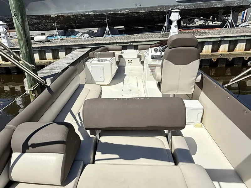 Slide: The Image of Bayliner Element XR7 2019 - 16