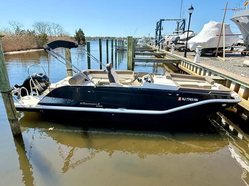 Slide: The Image of Bayliner Element XR7 2019 - 3