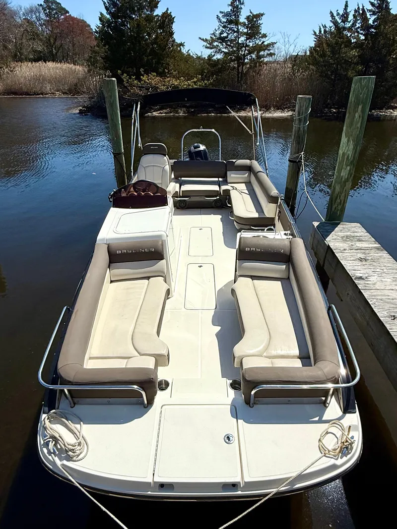 Slide: The Image of Bayliner Element XR7 2019 - 5