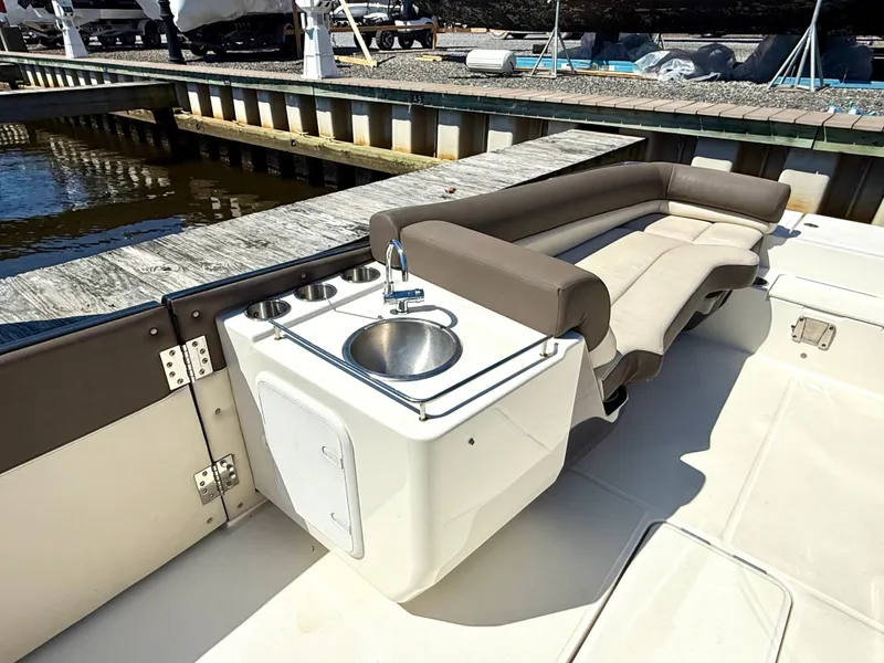 Slide: The Image of Bayliner Element XR7 2019 - 7