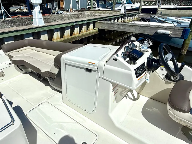 Slide: The Image of Bayliner Element XR7 2019 - 8