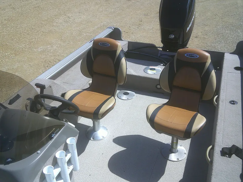 Slide: The Image of 2006 Lund 1600 Explorer SS boat interior with two seats and steering wheel. - 10