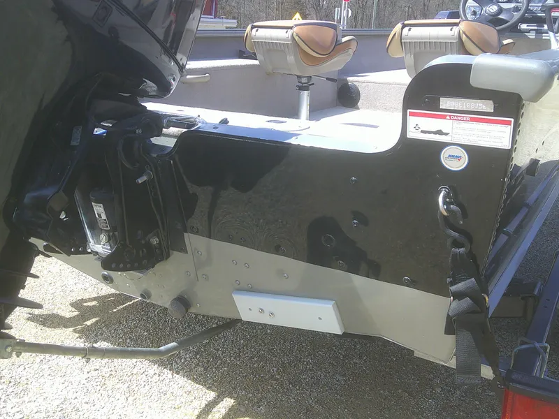 Slide: The Image of 2006 Lund 1600 Explorer SS boat stern with motor and seating. - 6