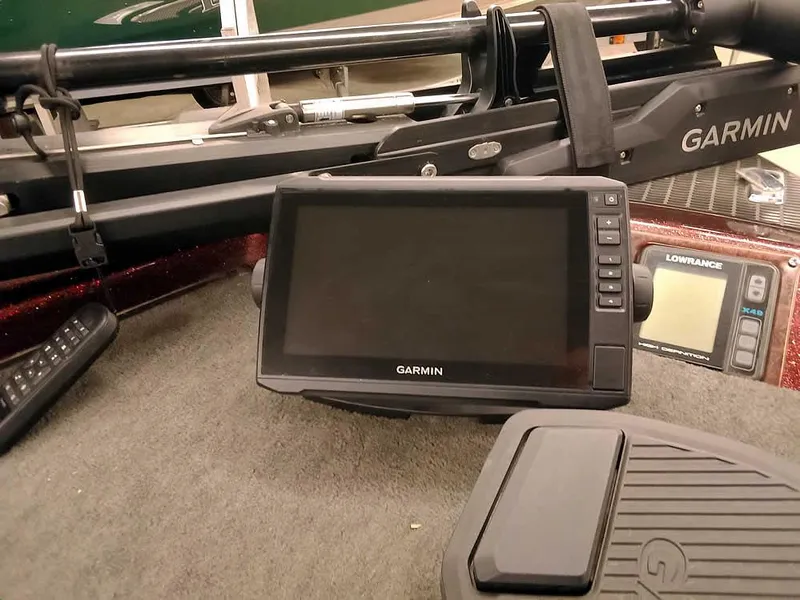 Slide: The Image of Garmin fishfinder on 2001 Triton TR186 SC boat dashboard with Lowrance device. - 18