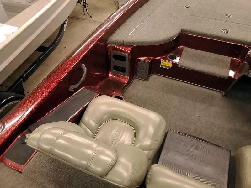 Slide: The Image of 2001 Triton TR186 SC boat interior with gray seats and red accents. - 20