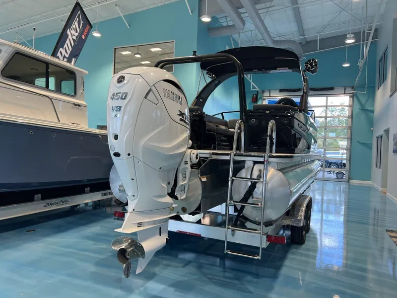 Slide: The Image of 2024 Veranda V One 25 pontoon boat with Yamaha 450 V8 engine in showroom. - 4