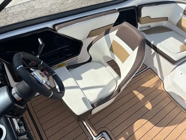 Slide: The Image of 2022 Yamaha Boats 195S interior with modern helm and stylish seating. - 18