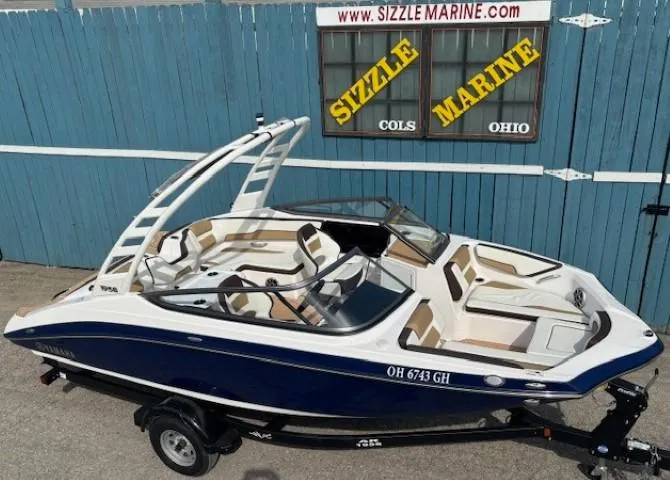 Slide: The Image of 2022 Yamaha Boats 195S in blue and white, displayed at Sizzle Marine, Ohio. - 6