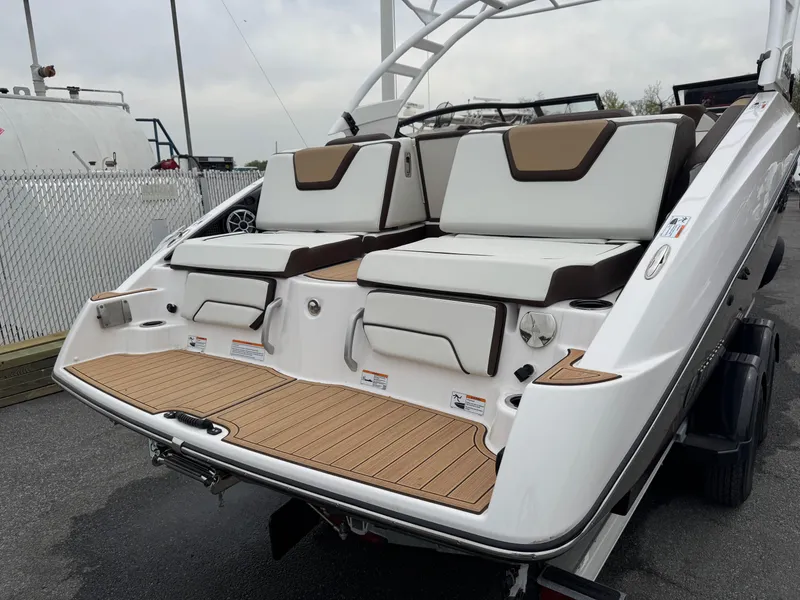 Slide: The Image of 2023 Yamaha Boats 252SE with sleek seating and modern design on a trailer. - 10