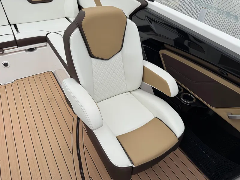 Slide: The Image of 2023 Yamaha Boats 252SE interior with luxurious tan and white seating. - 4