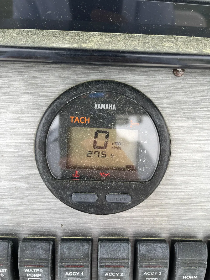 Slide: The Image of Yamaha tachometer on 2007 Seastrike 240 boat dashboard, displaying 275 hours. - 17