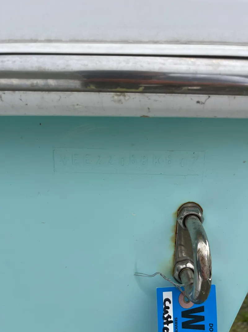 Slide: The Image of 2007 Seastrike 240 boat detail with metal latch and blue tag. - 18