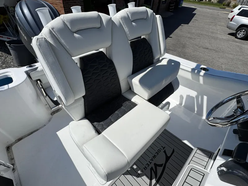 Slide: The Image of Tidewater 232 CC Adventure 2025 - 10