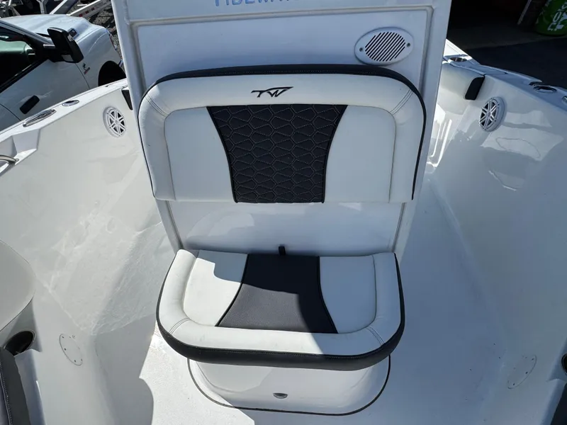 Slide: The Image of Tidewater 232 CC Adventure 2025 - 11