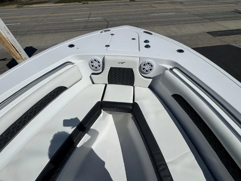 Slide: The Image of Tidewater 232 CC Adventure 2025 - 14