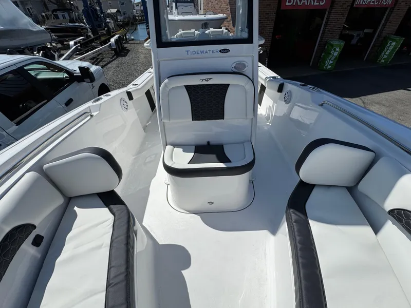 Slide: The Image of Tidewater 232 CC Adventure 2025 - 15