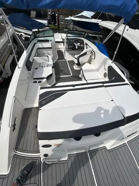 Slide: The Image of 2015 Sea Ray 21 SPX boat with spacious seating and modern design. - 7