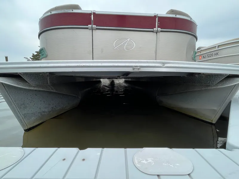 Slide: The Image of 2014 Avalon CATALINA 22 pontoon boat on water, rear view with maroon accents. - 4