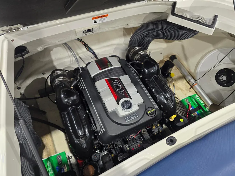 Slide: The Image of 2019 Larson LX 225 IO boat engine compartment with powerful inboard motor. - 10