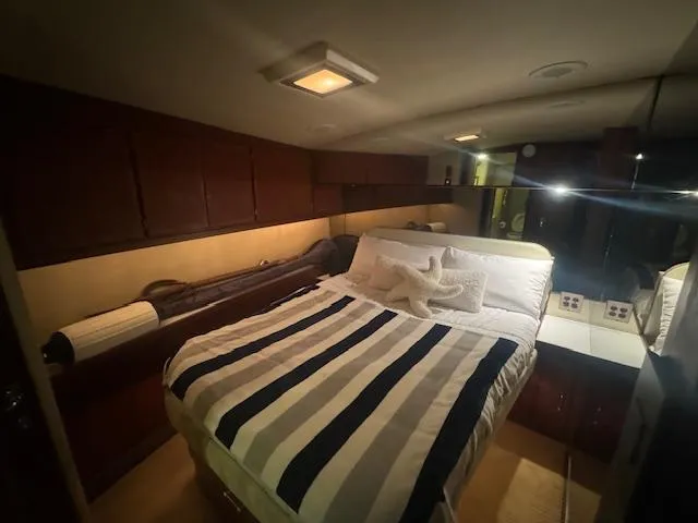 Slide: The Image of Hatteras 52 Convertible 1988 - 51