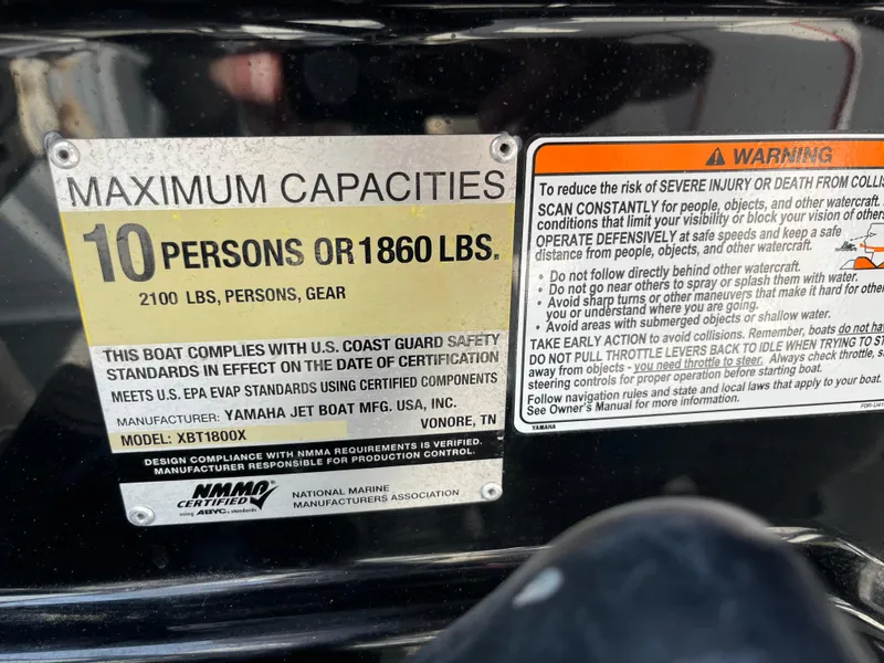 Slide: The Image of 2018 Yamaha Boats 212X capacity plate showing maximum 10 persons or 1860 lbs. - 31