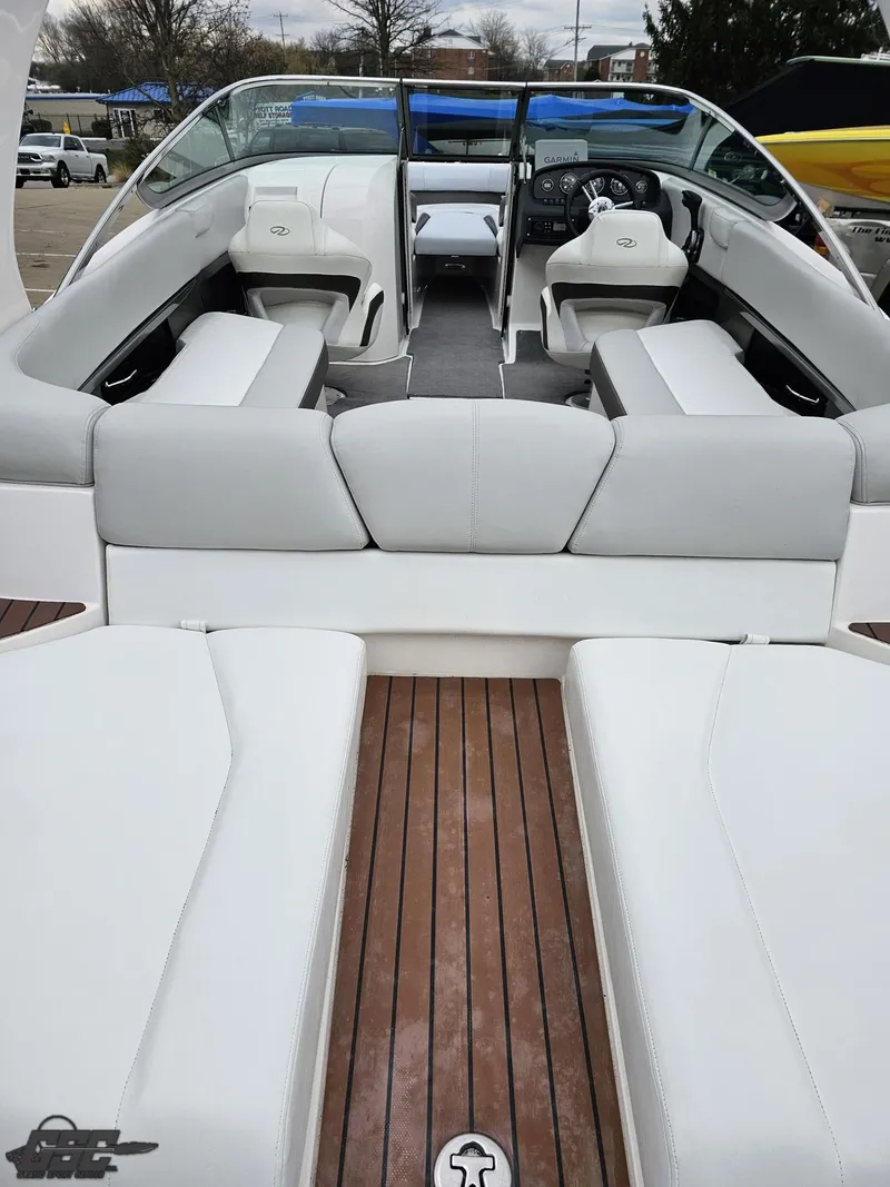 Slide: The Image of Regal 2500 Bowrider 2011 - 50