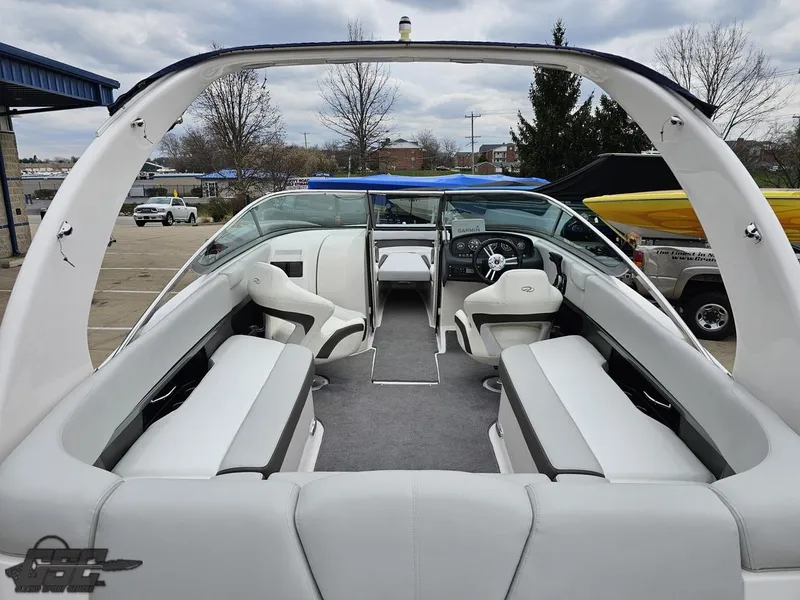 Slide: The Image of Regal 2500 Bowrider 2011 - 51