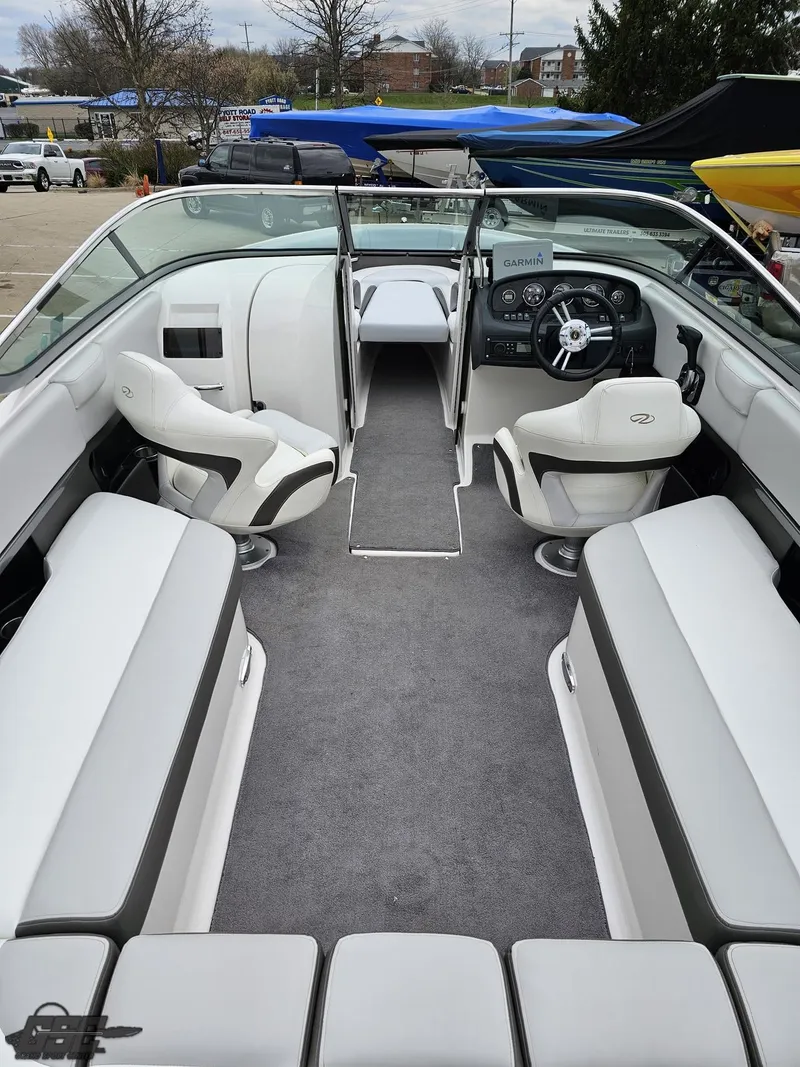 Slide: The Image of Regal 2500 Bowrider 2011 - 55