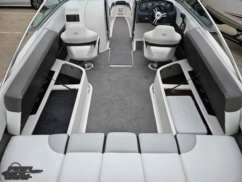 Slide: The Image of Regal 2500 Bowrider 2011 - 56