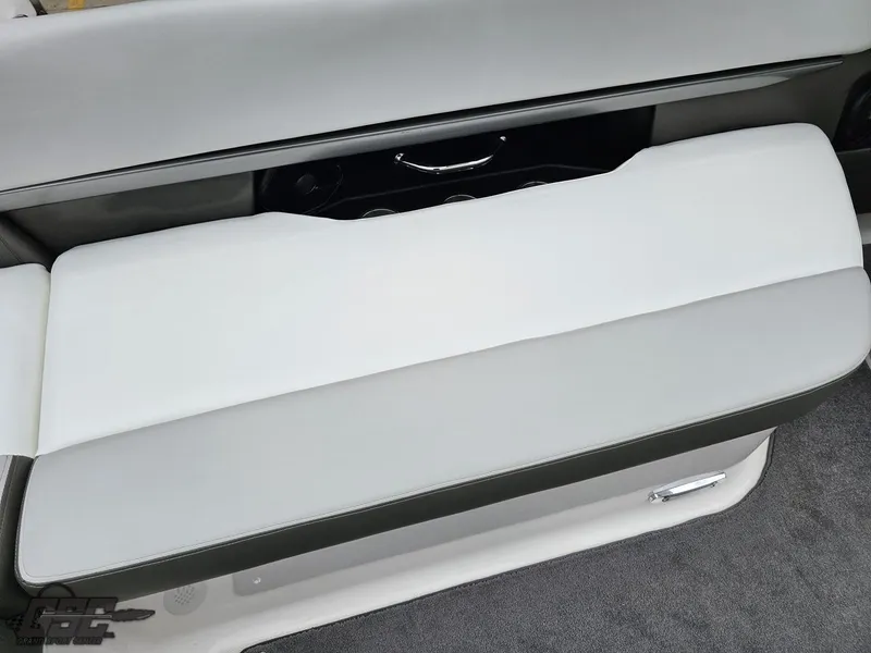 Slide: The Image of Regal 2500 Bowrider 2011 - 59