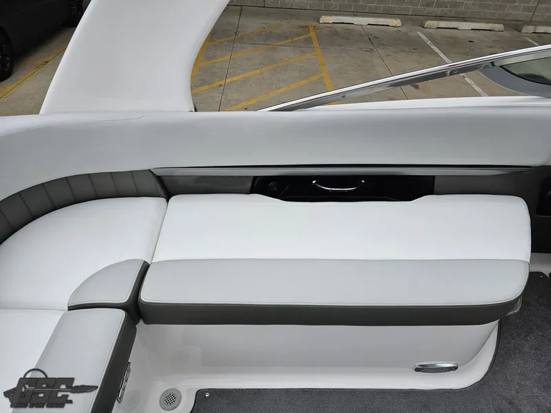 Slide: The Image of Regal 2500 Bowrider 2011 - 60