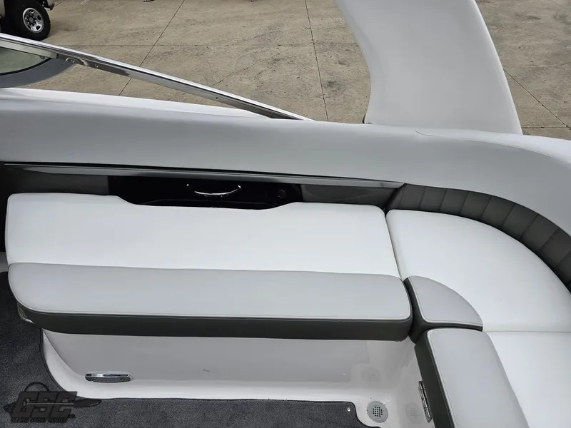 Slide: The Image of Regal 2500 Bowrider 2011 - 61