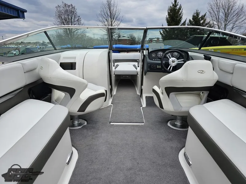 Slide: The Image of Regal 2500 Bowrider 2011 - 62