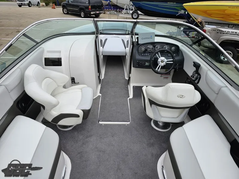 Slide: The Image of Regal 2500 Bowrider 2011 - 63