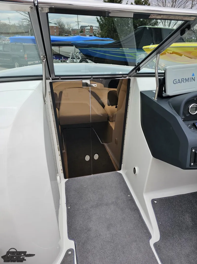 Slide: The Image of Regal 2500 Bowrider 2011 - 74