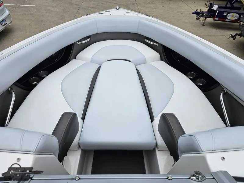 Slide: The Image of Regal 2500 Bowrider 2011 - 76