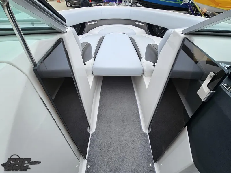 Slide: The Image of Regal 2500 Bowrider 2011 - 77