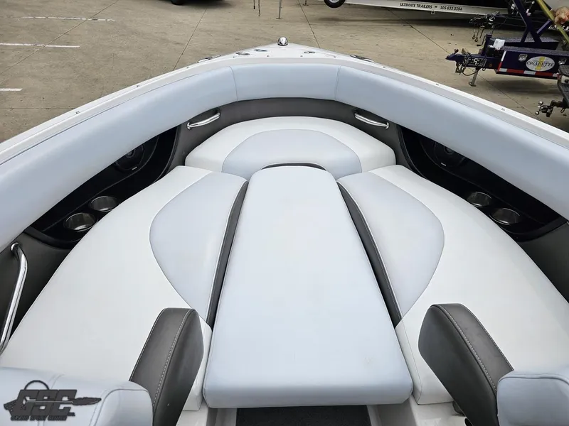 Slide: The Image of Regal 2500 Bowrider 2011 - 78