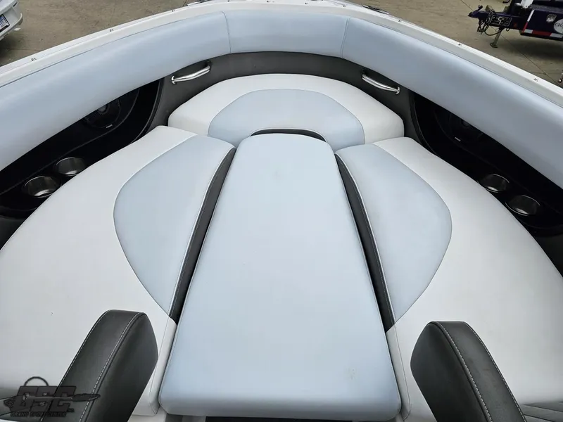 Slide: The Image of Regal 2500 Bowrider 2011 - 79