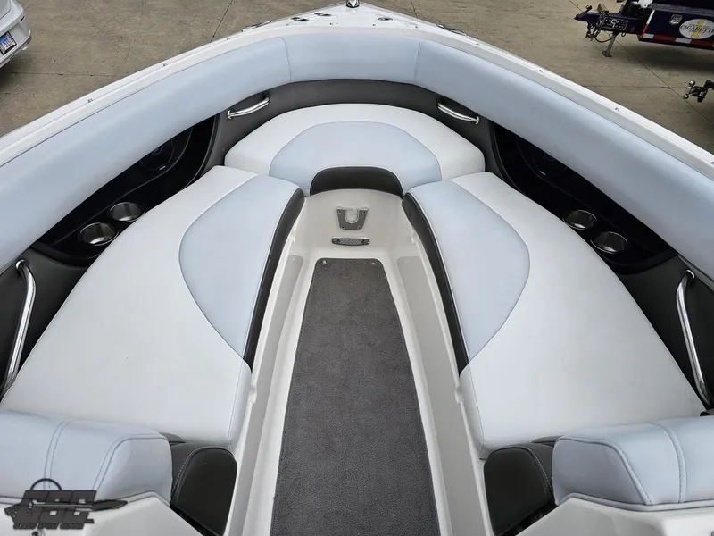 Slide: The Image of Regal 2500 Bowrider 2011 - 80