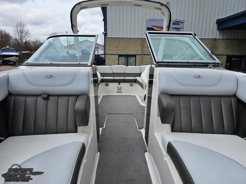 Slide: The Image of Regal 2500 Bowrider 2011 - 84